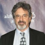 Hilary Duff reage à morte do costar Robert Carradine de 'Lizzie McGuire'