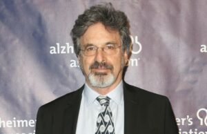 O que é uma lesão cerebral anóxica? A causa da morte de Robert Carradine explicada Hilary Duff reage à morte do costar Robert Carradine de 'Lizzie McGuire'