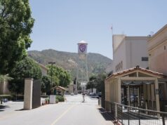 O que saber sobre a importante venda do Discovery da Warner Bros. renderização da cúpula do Capitólio dos EUA em fundo vermelho