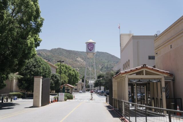 renderização da cúpula do Capitólio dos EUA em fundo vermelho