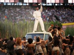 O recorde do intervalo escapa de Bad Bunny, enquanto Kid Rock admite gravar seu show O presidente Donald Trump, acompanhado pelo artista Kid Rock, responde a uma pergunta de um repórter durante um evento de assinatura de ordem executiva no Salão Oval da Casa Branca em 31 de março de 2025 em Washington, DC. (Foto de Andrew Harnik/Getty Images)