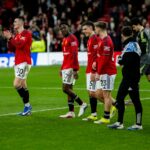Diretor de futebol Jason Wilcox em ação durante uma sessão de treinamento do time principal no complexo de treinamento Carrington em 2025 em Manchester, Inglaterra.