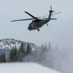 O risco de avalanche diminuiu ligeiramente à medida que os esforços de recuperação corporal de 8 esquiadores começaram