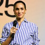 Meghan, Duquesa de Sussex na Gala de arrecadação de fundos do Fifteen Percent Pledge 2026, realizada no Paramount Studios em 7 de fevereiro de 2026 em Los Angeles, Califórnia. (Foto de Gilbert Flores/Variety via Getty Images)