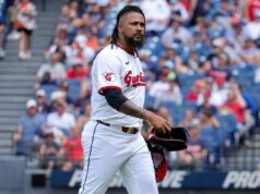 O suposto esquema de correção do argumento de Emmanuel Clase foi muito mais profundo do que se acreditava anteriormente Emmanuel Clase com expressão determinada, vestindo paletó escuro e corrente de diamantes.