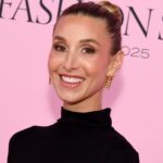 Jessica Alba na celebração ELLE Women in Hollywood 2025, realizada no Four Seasons Beverly Hills em 17 de novembro de 2025 em Los Angeles, Califórnia.