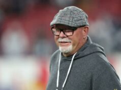 O técnico vencedor do Super Bowl, Bruce Arians, fará uma cirurgia cardíaca aberta O assistente especial do gerente geral dos Buccaneers, Bruce Arians, sorri antes do jogo NFC Wild Card Playoff entre o Dallas Cowboys e o Tampa Bay Buccaneers em 16 de janeiro de 2023 no Raymond James Stadium em Tampa, Flórida.