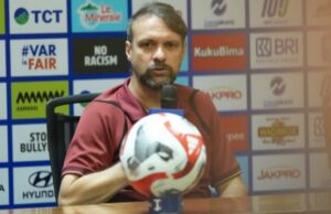 O treinador do Persija ficou furioso quando questionado sobre a falta de minutos de jogo de 7 novos jogadores, incluindo Shayne Pattynama e Mauro Zijlstra O treinador do Persija ficou furioso quando questionado sobre a falta de minutos de jogo de 7 novos jogadores, incluindo Shayne Pattynama e Mauro Zijlstra