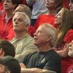 O xerife do condado de Pima, Chris Nanos, tirou uma folga da busca por Nancy Guthrie para desfrutar de um jogo de basquete na noite de sábado, mostram imagens exclusivas do Daily Mail