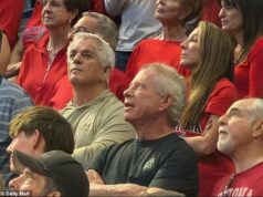 O xerife encarregado da investigação de Nancy Guthrie é pego assistindo a um jogo de BASQUETEBOL no último erro, enquanto a devastada Savannah é forçada a fazer um apelo desesperado em vídeo O xerife do condado de Pima, Chris Nanos, tirou uma folga da busca por Nancy Guthrie para desfrutar de um jogo de basquete na noite de sábado, mostram imagens exclusivas do Daily Mail