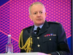 Oficiais de defesa do Reino Unido e da Alemanha defendem o aumento militar sob ameaças russas Oficiais de defesa do Reino Unido e da Alemanha defendem o aumento militar sob ameaças russas