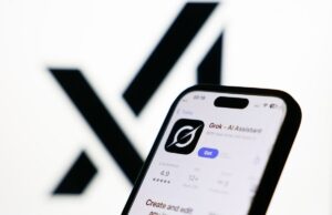 Ok, agora exatamente metade da equipe fundadora da xAI deixou a empresa xAI logo displayed on a screen and Grok on App Store displayed on a phone screen