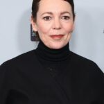 Olivia Colman disse que sempre “se sentiu meio não binária” quando a atriz falou sobre sua identidade em uma nova entrevista