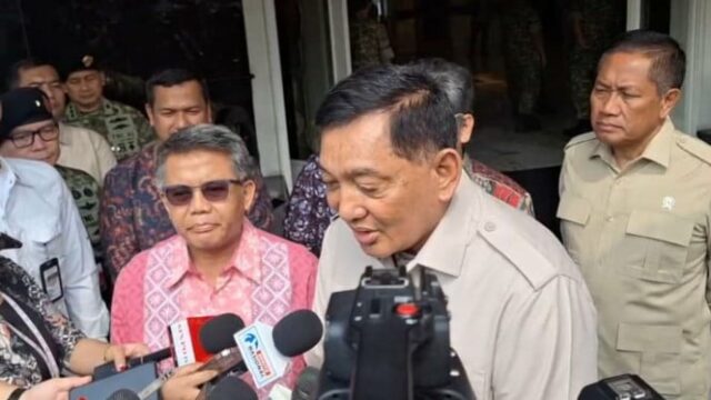 Oportunidades para Sjafrie Sjamsoeddin entrar no mercado de candidatos presidenciais de 2029, foi o que disse o observador político Ray Rangkuti
