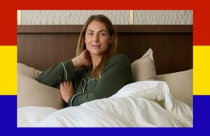 Oprah diz ‘Cozy Earth’, Presidents Day diz ‘25% de desconto’ – dizemos ‘diga menos’ Uma cadeira com um cobertor aconchegante sobre ela