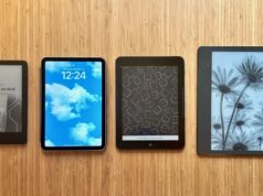 Os 7 melhores leitores eletrônicos para comprar: comparando Kindles, Kobos, iPads e muito mais Um Kindle Paperwhite, um Nook GlowLight 4 Plus e um Kindle Scribe
