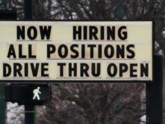 Os EUA criaram surpreendentes 130.000 empregos no mês passado, mas as revisões cortaram centenas de milhares de empregos no ano passado Os EUA criaram surpreendentes 130.000 empregos no mês passado, mas as revisões cortaram centenas de milhares de empregos no ano passado