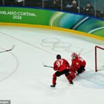 Jack Hughes marca o histórico gol de ouro na vitória dos EUA sobre o Canadá pelo ouro olímpico