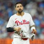 Kyle Schwarber do Philadelphia Phillies.Nick Castellanos # 8 do Philadelphia Phillies corre de volta para o banco de reservas entre as entradas durante um jogo de beisebol contra o Washington Nationals no Nationals Park em 15 de agosto de 2025 em Washington, DC.