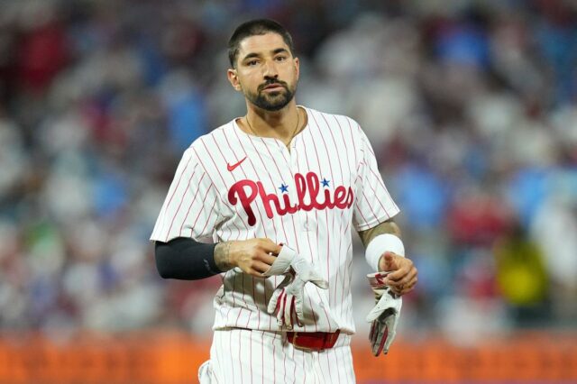 Kyle Schwarber do Philadelphia Phillies.Nick Castellanos # 8 do Philadelphia Phillies corre de volta para o banco de reservas entre as entradas durante um jogo de beisebol contra o Washington Nationals no Nationals Park em 15 de agosto de 2025 em Washington, DC. 