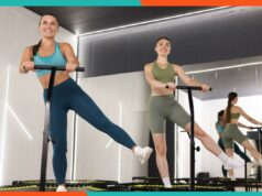 Os adultos aproveitam a tendência viral de ‘recuperação’ para tornar os exercícios divertidos novamente – ‘Eu me sinto como uma criança’ mini trampolim