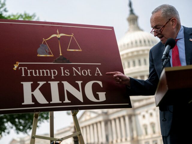 Os ataques dos EUA ao Irão levam a novas exigências por legislação sobre poderes de guerra
