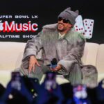 SÃO FRANCISCO, CALIFÓRNIA - 04 DE FEVEREIRO: (LR) Jason Kelce e Travis Kelce participam da The New Heights Party com Jason e Travis Kelce em 04 de fevereiro de 2026 em San Francisco, Califórnia. (Foto de Michael Loccisano/Getty Images para Wondery)