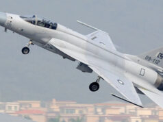 Os caças JF-17 do Paquistão são uma mercadoria em alta – aqui está quem quer comprar Um JF-17C na pista com sua carga de mísseis exibida.