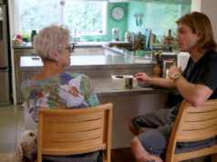 Os colegas de quarto Max e Laurie têm 54 anos entre eles. Eles fazem parte de uma tendência crescente História viva intergeracional de Laurie Darby e Max Flett, 19 de fevereiro de 2026