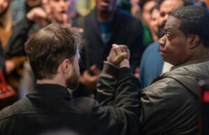 Os criadores de ‘The Fall and Rise of Reggie Dinkins’ analisam a escrita para Tracy Morgan, sua química de casal estranho com Daniel Radcliffe a queda e ascensão de Reggie-dinkins-nbc-scott-gries