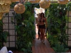 Os fãs de Love Island: All Stars classificam Belle e Helena como ‘implorosas e constrangedoras’ enquanto invadem o jardim secreto enquanto Harrison e Carrington falam com Sher e Jessy Os telespectadores de Love Island: All Stars classificaram Belle Hassan e Helena Ford como 'pedidoras e constrangedoras' depois que elas invadiram o jardim secreto em uma tentativa de impedir que seus parceiros falassem com outras garotas