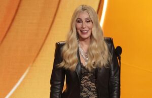 Os fãs reagem ao momento ‘confuso’ de Cher no palco durante o Grammy de 2026 Lista de vencedores do Grammy 2026 GettyImages-2259489965