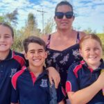 Os filhos da mãe orgulhosa se preparam para o show de fardos de feno na cidade: 'eles adoraram'