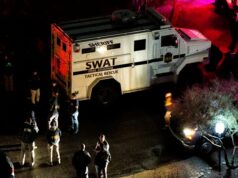 Os investigadores convergem para uma residência perto da casa de Nancy Guthrie Unidades do FBI e da SWAT agindo sob uma pista no bairro de Nancy Guthrie.