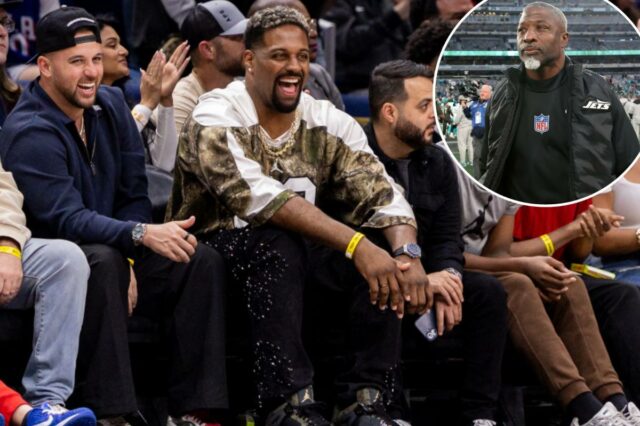 O lado defensivo do New Orleans Saints, Cam Jordan, assistindo a um jogo de basquete.