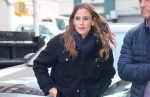 Os jeans largos e descontraídos de Jennifer Garner podem destacar sua forma Os jeans largos e descontraídos de Jennifer Garner podem destacar sua forma