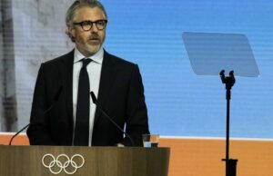 Os laços de Wasserman com Epstein causam caos em sua agência musical. Artistas e funcionários querem que ele saia Os laços de Wasserman com Epstein causam caos em sua agência musical. Artistas e funcionários querem que ele saia