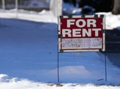 Os locatários usam serviços de ‘alugue agora, pague depois’ para gerenciar pagamentos mensais, mas as taxas levantam preocupações Os locatários usam serviços de 'alugue agora, pague depois' para gerenciar pagamentos mensais, mas as taxas levantam preocupações