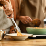 Os melhores utensílios de cozinha para tornar muito mais fácil cozinhar jantares durante a semana