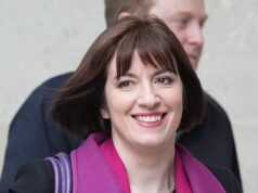 Os parlamentares ameaçarão aumentar seu escrutínio sobre a Família Real em meio à saga de Andrew A secretária de Educação, Bridget Phillipson, recusou-se ontem a descartar um inquérito liderado por um juiz sobre o ex-duque