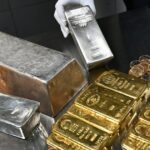 Os preços do ouro e da prata dispararam e depois despencaram. O que está acontecendo?