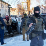A senadora Susan Collins, R, Maine, questiona o secretário de Saúde e Serviços Humanos, Robert F. Kennedy Jr., durante uma audiência do subcomitê do Comitê de Dotações do Senado para examinar as estimativas orçamentárias propostas para o ano fiscal de 2026 para o Departamento de Saúde e Serviços Humanos, no Capitólio, terça-feira, 20 de maio de 2025, em Washington. (Foto AP/Manuel Balce Ceneta)