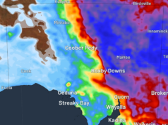 Os trilhos da ferrovia foram destruídos enquanto áreas do outback eram atingidas por vários dias de encharcamento Os trilhos da ferrovia foram destruídos enquanto áreas do outback eram atingidas por vários dias de encharcamento