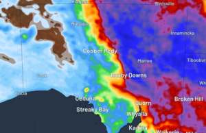 Os trilhos da ferrovia foram destruídos enquanto áreas do outback eram atingidas por vários dias de encharcamento Os trilhos da ferrovia foram destruídos enquanto áreas do outback eram atingidas por vários dias de encharcamento