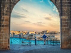 Os turistas adoram este paraíso europeu, mas os locais temem pelo seu futuro David Crowe