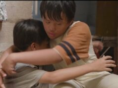 Ouse ser diferente, Denny Siregar faz de uma criança com síndrome de Down o personagem principal do filme Tanah Runtuh Ouse ser diferente, Denny Siregar faz de uma criança com síndrome de Down o personagem principal do filme Tanah Runtuh