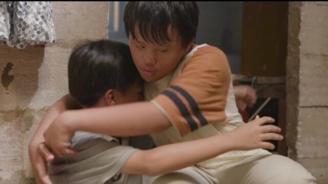 Ouse ser diferente, Denny Siregar faz de uma criança com síndrome de Down o personagem principal do filme Tanah Runtuh
