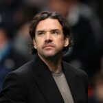 Kobbie Mainoo durante a partida da Premier League entre Manchester United e Tottenham Hotspur em Old Trafford em 2026 em Manchester, Inglaterra.