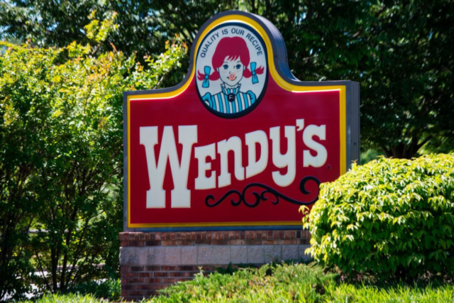 PETA aconselha Wendy's a se tornar vegana para impulsionar a PETA aconselha Wendy's a se tornar vegana para impulsionar a 'queda nas vendas'
