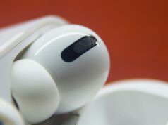 PSA: os audiologistas recomendam a regra 60/60 para AirPods ou outros fones de ouvido intra-auriculares Audiologistas recomendam a regra 60:60 para AirPods ou outros fones de ouvido | Close do AirPods Pro